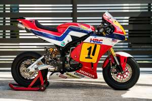 Un coureur de rue Honda Grom avec une moto à deux temps, par Cohn Racers, États-Unis