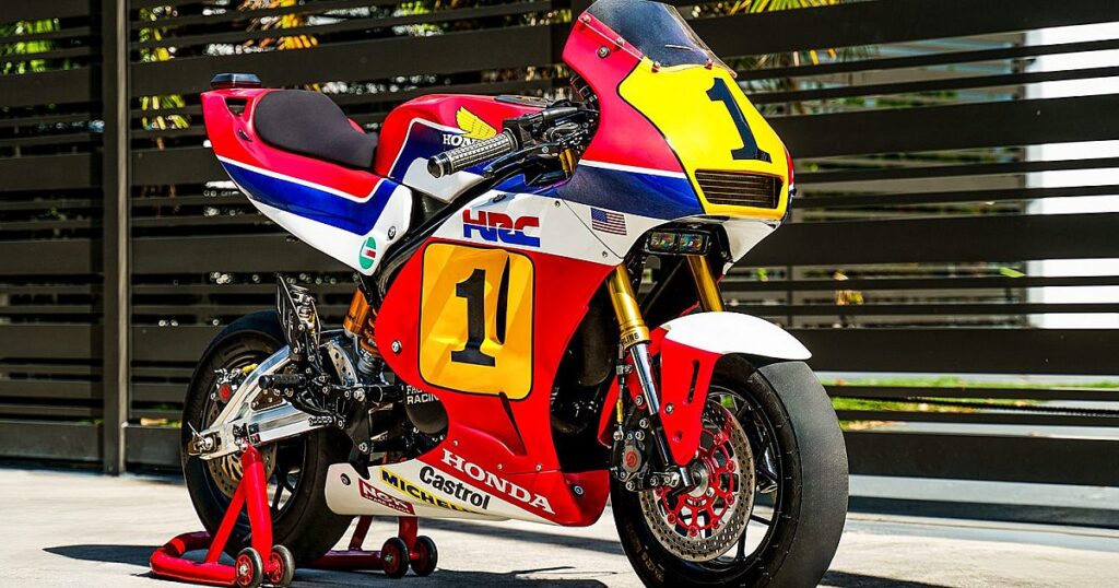 Micro Machine : un Honda Grom Street Racer avec des performances à deux temps