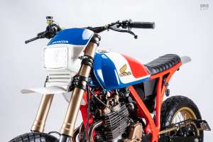 Honda NX650 personnalisé par STG Tracker