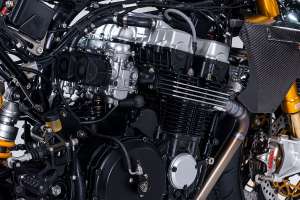 Café racer Honda CB750 moderne par Carriero Corse