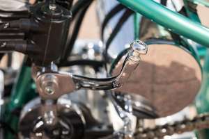 Harley-Davidson Shovelhead avec réservoir de carburant réaliste en forme de cacahuète par Sun Motorcycles, Heiwa MC et Wedge