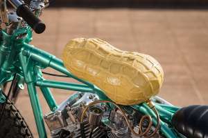 Harley-Davidson Shovelhead avec réservoir de carburant réaliste en forme de cacahuète par Sun Motorcycles, Heiwa MC et Wedge