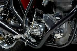 Café racer BSA Gold Star avec cadre personnalisé par Metal Malarkey Engineering