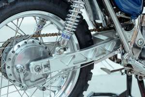 Traîneau du désert Kawasaki W650 par Dirty Dick's Motos