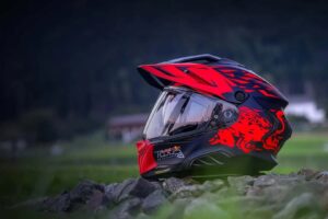 Je déteste à quel point j&rsquo;aime ce nouveau casque de moto Red Bull HJC
