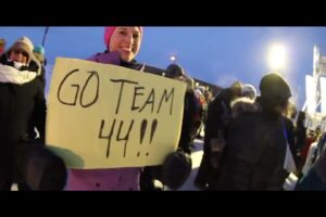 Un coureur de motoneige a franchi la ligne d&rsquo;arrivée d&rsquo;une course d&rsquo;endurance exténuante venue d&rsquo;outre-tombe