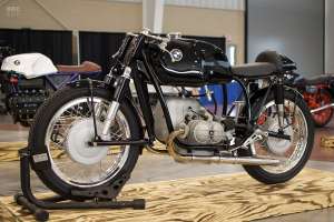 Réplique de la R50 RS Rennesport de 1966 par Jeff Bronsdon