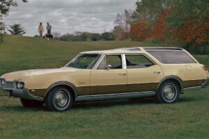 le membre de la famille qui cherchait à regarder le ciel