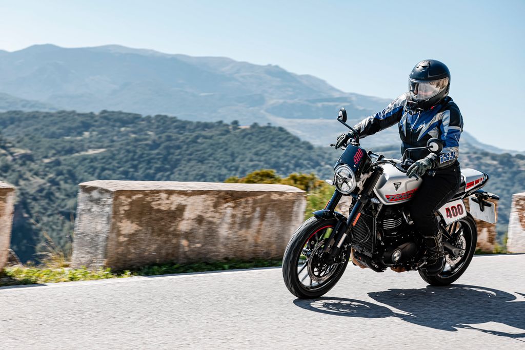 Triumph Tracker 400 - Premier tour