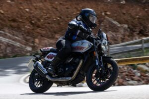 Le Triumph Tracker 400 est un vélo que vous épouserez, une fois que vous aurez passé du temps avec lui