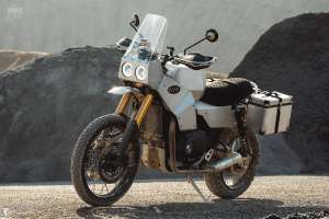 Moto d'aventure Triumph Scrambler 1200 par BAAK