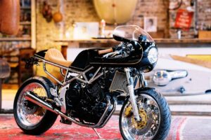 Voyageur temporel : Café Racer Yamaha TRX850 personnalisé de Kingston Custom