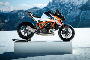 La nouvelle KTM Super Duke 1390 RR est peut-être la superbike nue la plus folle du marché