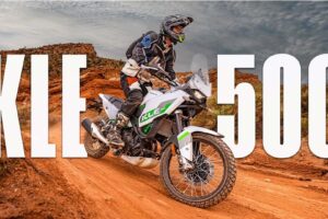 La nouvelle moto tout-terrain d&rsquo;entrée de gamme de Kawasaki est vraiment bonne : revue vidéo