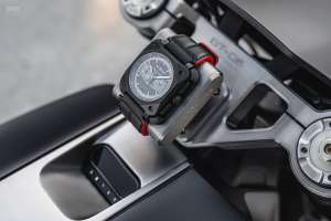 Montres Indian Scout personnalisées de Blacktrack Motors et Bell & Ross