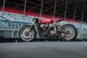 Un Scout Bobber indien de Luuc Muis Creations, appelé Hasty Flaming Buffalo