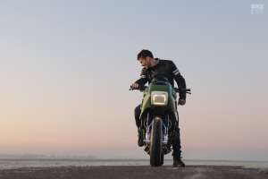 Kawasaki ZRX1200R personnalisé par deBolex Engineering
