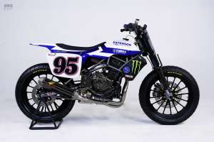 Traqueur plat Yamaha MT07 par Palhegyi Design