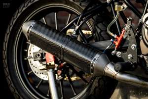 Un tracker de rue doté de la puissance Yamaha MT-07 optimisée pour la course de Deus