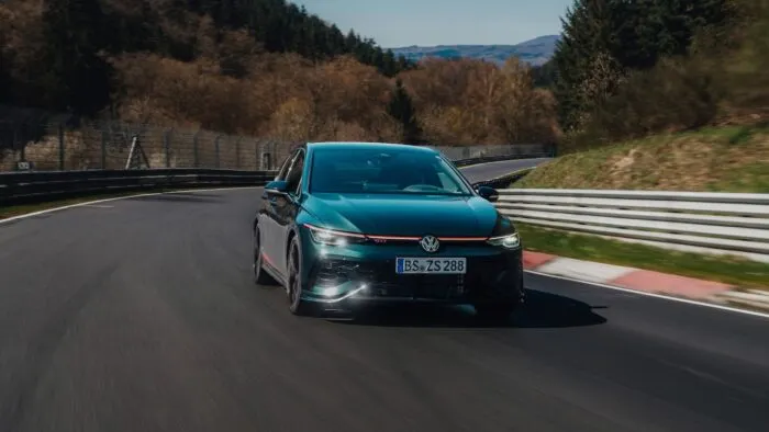 Volkswagen Golf GTI 50e anniversaire du Nürburgring 4 700x394