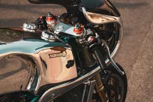 Ducati 996 café racer par VR Customs