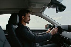 Pourquoi l’assurance automobile est-elle plus chère pour les célibataires que pour les personnes mariées ?