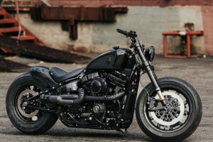 Race Guerilla : Harley-Davidson Streetbob de Rough Crafts