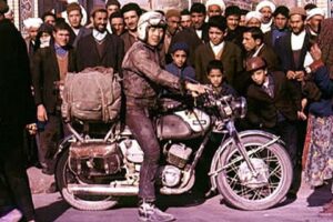 40 ans avant Ewan McGregor et Charley Boorman, ce type faisait le tour du monde sur une moto Yamaha