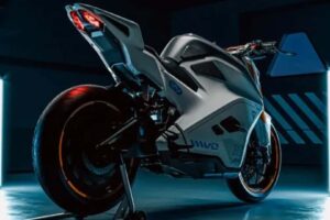 Ce fabricant indien de véhicules électriques veut un réseau de superchargeurs Tesla réservé aux motos