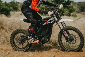 Il existe une suspension de rechange pour les nouveaux vélos tout-terrain de Zero, et elle ajoute une tonne de capacités