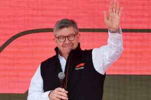 Le légendaire patron de l&rsquo;équipe de F1, Ross Brawn, a rejoint l&rsquo;équipe MotoGP de Yamaha