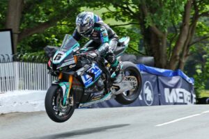 Personne ne sait si Michael Dunlop pilotera Ducati ou Honda pour la course Senior Superbike IOM TT