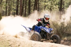 Premier essai : les quads sportifs ne sont pas morts, comme le prouve le Yamaha YFZ450R 2026