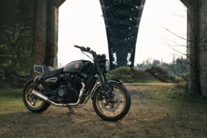 Roland Sands vient de transformer le fusil de chasse Royal Enfield 650 en un rêve de fièvre de Superbike des années 80