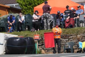 Tout ce qu&rsquo;il faut savoir sur l&rsquo;accident du TT de l&rsquo;OIM qui a fait huit spectateurs et un coureur blessés