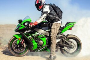 Un motocycliste allemand a fui la police avec de fausses plaques d&rsquo;immatriculation, puis arrêté via une petite annonce de moto