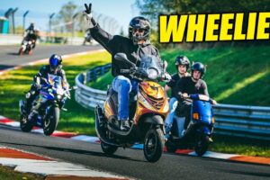 Voici la folie de ce à quoi ressemble une course de scooter au Nürburgring