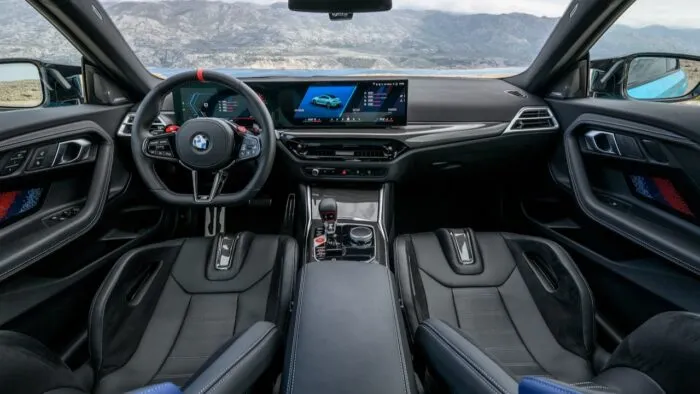 BMW M2 XDrive 2026 2 700x394