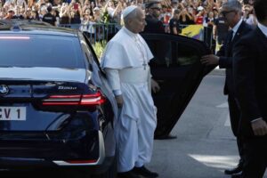 À quoi ressemblent les plaques d&rsquo;immatriculation au Vatican et pourquoi le Pape porte toujours la même