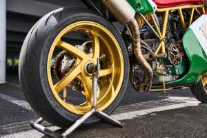 Soutien de famille Ducati 900 SS 24