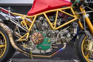Soutien de famille Ducati 900 SS 32