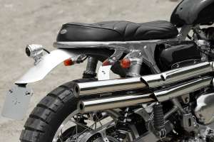 Triumph Scrambler modèle 2006 à carburateur par 2LOUD Custom
