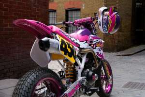Supermotard Royal Enfield Guerrilla par Sticky's Speed Shop x Ryan Roadkill