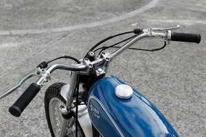 Traqueur de rue Yamaha SR150 par 2LOUD Custom