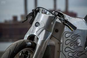 Une Buell S1 Lightning du constructeur japonais Custom Works Zon