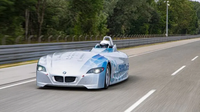 BMW H2R Concept 15 700x394