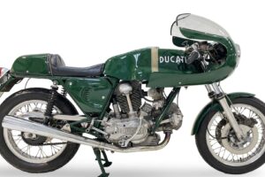 Cette Ducati vaut jusqu&rsquo;à 120 000 $. Son propriétaire a encore eu le courage de le peindre en vert
