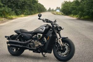 Cette moto Cruiser à moteur V4 est équipée d&rsquo;une boîte automatique. Les puristes ont la mousse à la bouche