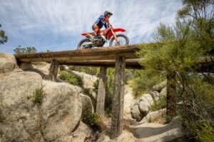 KTM vient de débaucher un autre dirigeant de moto BMW pour réparer son navire rocheux