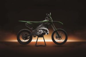 Kawasaki l&rsquo;a réellement fait. Kawasaki réintroduit le 2 temps avec les motos tout-terrain KX327 et KX327X